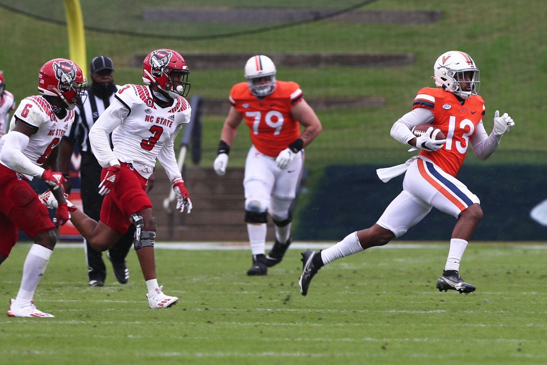 101020-ncstate-uvafootball119.JPG